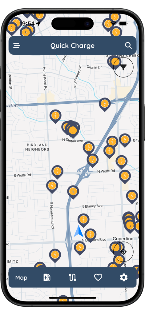 QuickCharge: EV Charging Map - Pantalla de la aplicación móvil QuickCharge que muestra un mapa con varias ubicaciones de estaciones de carga para vehículos eléctricos.