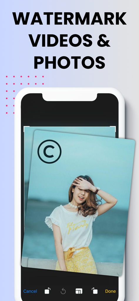Water Mark Photo:Add Watermark - Interfaccia di un'app mobile che mostra una filigrana di copyright applicata a una foto di una donna