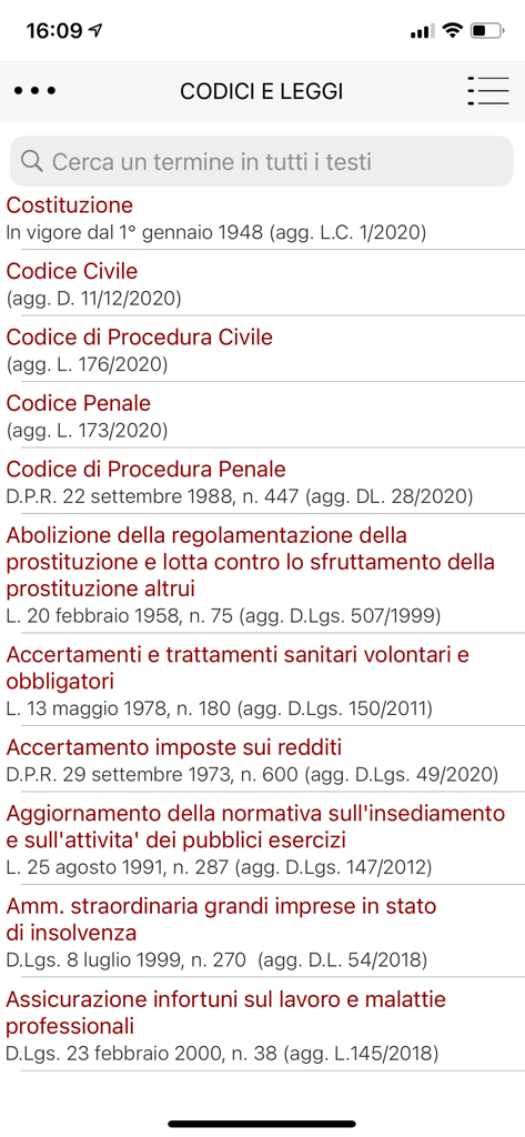 Mobile Benutzeroberfläche der Civile-App, die eine Liste italienischer Gesetze und Verordnungen anzeigt, einschließlich der Verfassung und des Zivilgesetzbuchs.