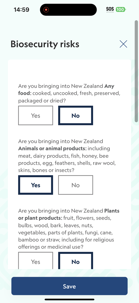 NZTD - Un'interfaccia mobile dell'app New Zealand Traveller Declaration che mostra domande sui rischi di biosicurezza relative a cibo, animali e piante.