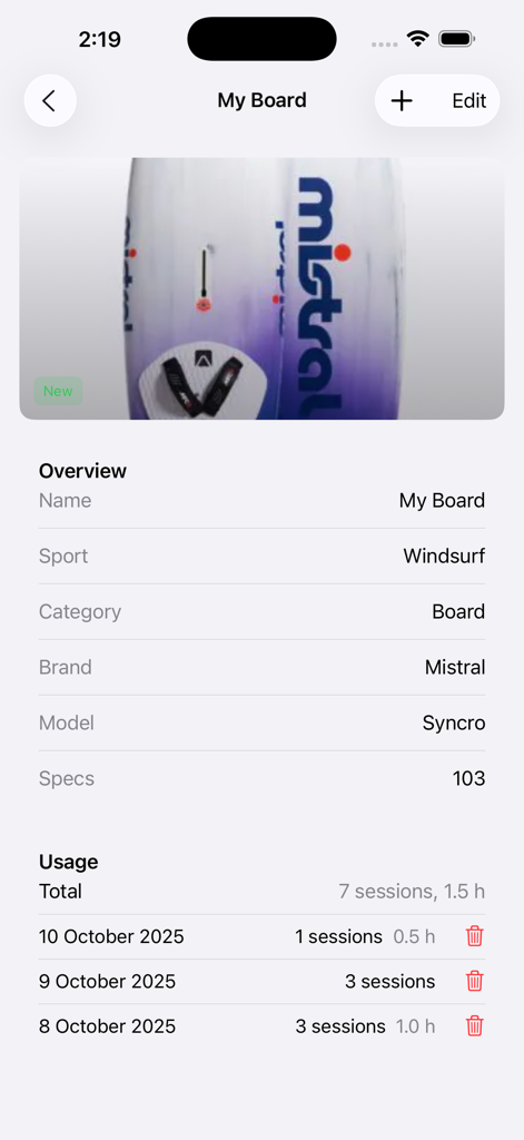 Surf's App: Windsurf, Kitesurf - ウィンドサーフィンボードのギアトラッカースクリーン。ブランド、モデル、仕様、セッション使用履歴が表示されています。