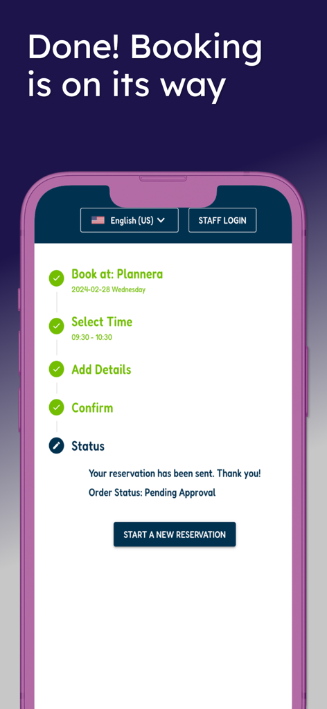 Una pantalla móvil de la aplicación Plannera que muestra la confirmación de una reserva con el estado de "pendiente de aprobación" y una lista de verificación de los pasos de reserva completados.