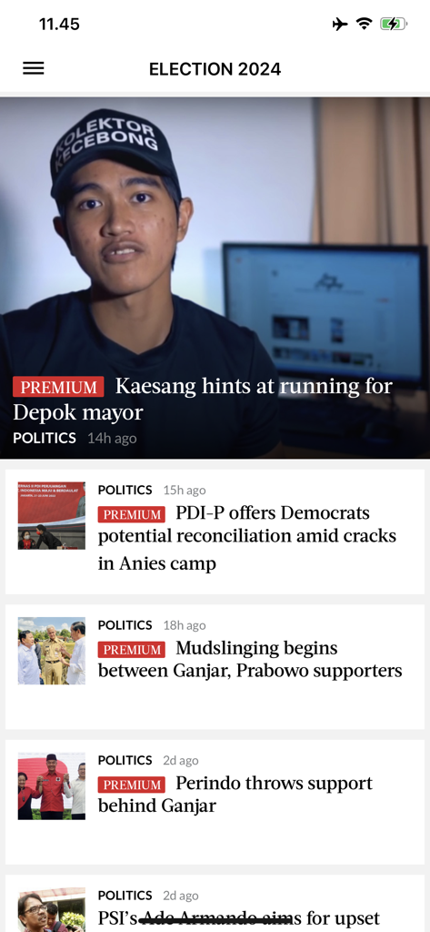 Interfaccia dell'app The Jakarta Post che mostra un elenco di articoli di notizie politiche sotto la sezione Elezioni 2024.