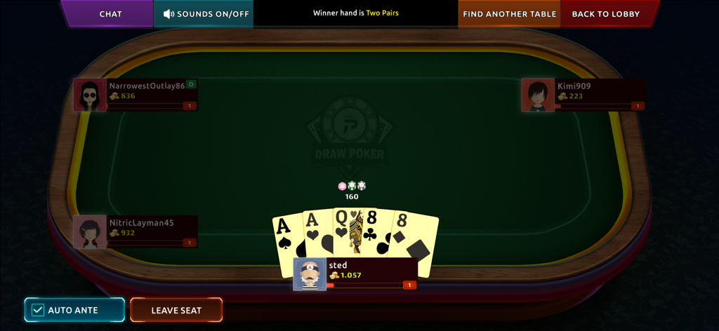 Pantalla de jugabilidad de Draw Poker Online mostrando una mesa de cartas verde con jugadores y una mano de dos pares.