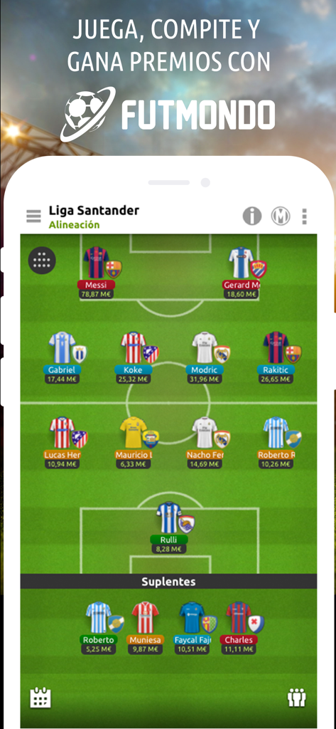 Interfaz de la aplicación Futmondo mostrando la alineación de un equipo de fútbol fantasía en un campo