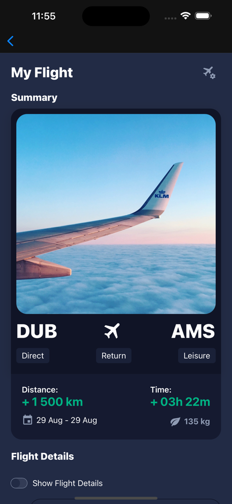 MyFlight.lifeアプリのフライト概要画面には、ダブリンからアムステルダムへのルートが表示され、旅行統計と翼からの写真が付いています。
