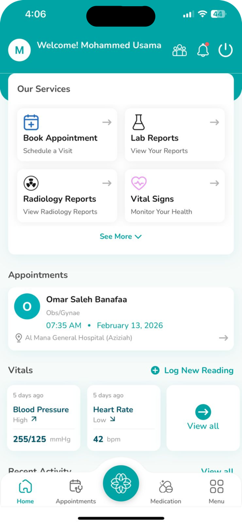 Almana | المانع - Almanaヘルスケアアプリのダッシュボード。医療サービス、予約、患者のバイタルサイン監視を表示しています。
