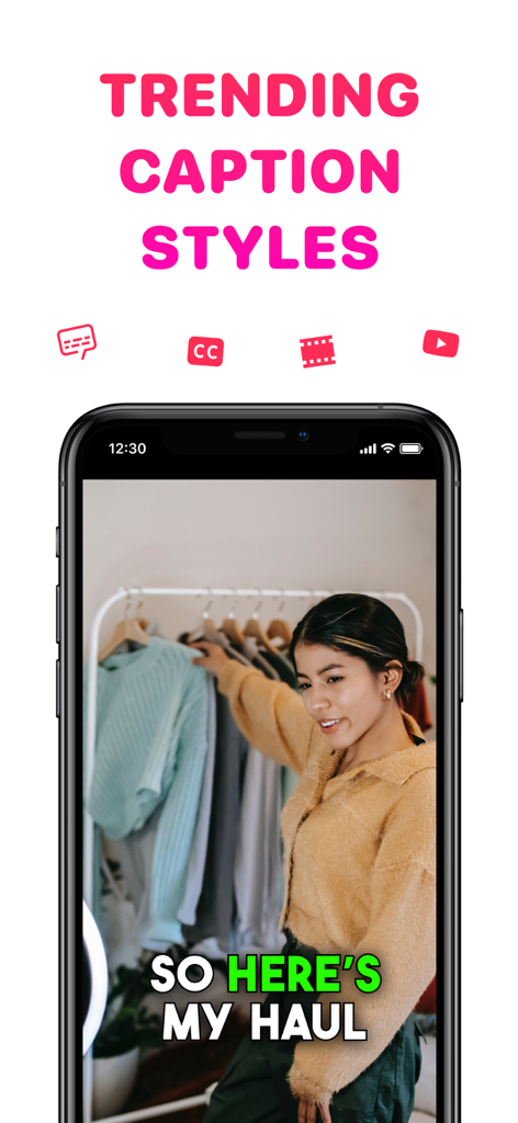 Auto Caption Video Subtitles - Smartphone, das ein Video mit trendigen Bildunterschriften für einen Social-Media-Bekleidungs-Haul zeigt.