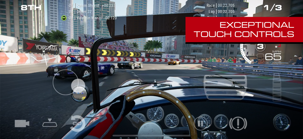 GRID™ Legends: Deluxe Edition - Visão do cockpit em primeira pessoa de um carro vintage correndo em um circuito urbano em GRID Legends Edição Deluxe