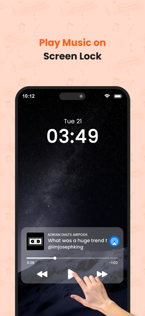 Pantalla de bloqueo del iPhone que muestra controles de reproducción de música con una mano presionando el botón de reproducción.