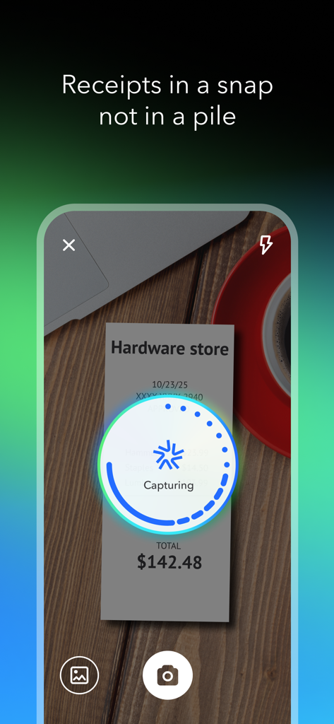 Intuit QuickBooks for Business - Tela do aplicativo QuickBooks mostrando um recibo de loja de materiais sendo digitalizado e digitalizado para rastreamento de despesas