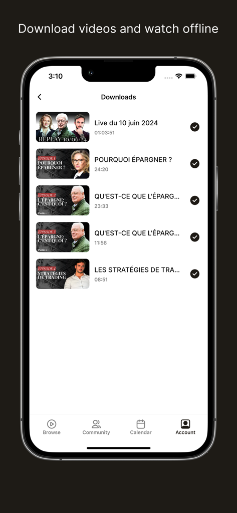Pantalla de smartphone mostrando la sección de descargas de la app Université de L'Épargne con una lista de vídeos educativos financieros guardados para ver sin conexión.