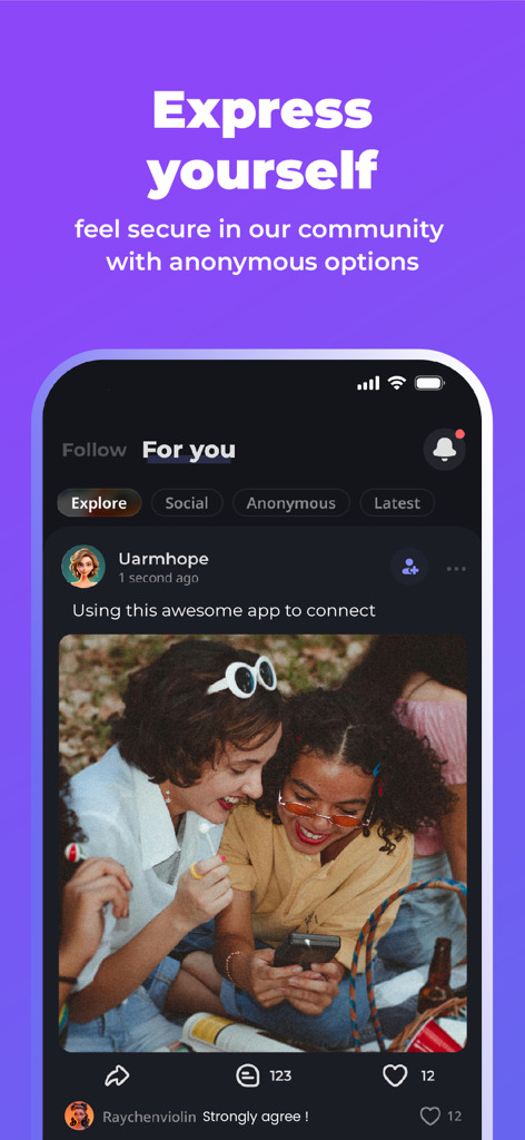 PopUpアプリのソーシャルフィードのスクリーンショット。2人の友達の写真と、安全なコミュニティと匿名オプションに関するテキストが表示されています。