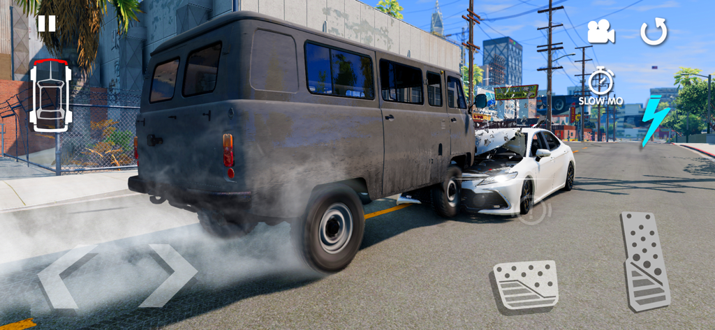 Simulación realista de choque de autos de una furgoneta gris golpeando un coche blanco