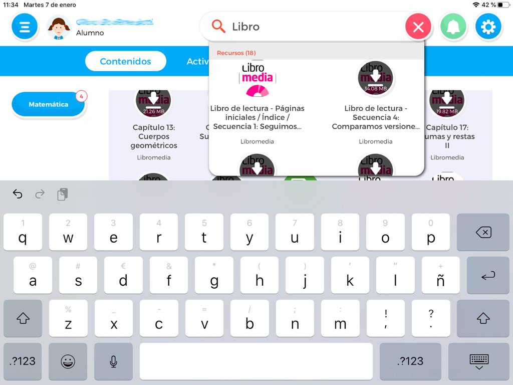 Interfaz de búsqueda de iPad que muestra resultados de libros de texto digitales dentro de la aplicación educativa Compartir 4