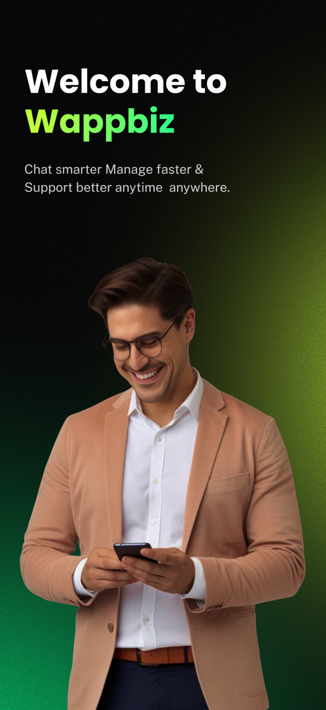 Wappbiz - プロフェッショナルな男性がスマートフォンでWappbizアプリを使用しながら笑顔でいる様子
