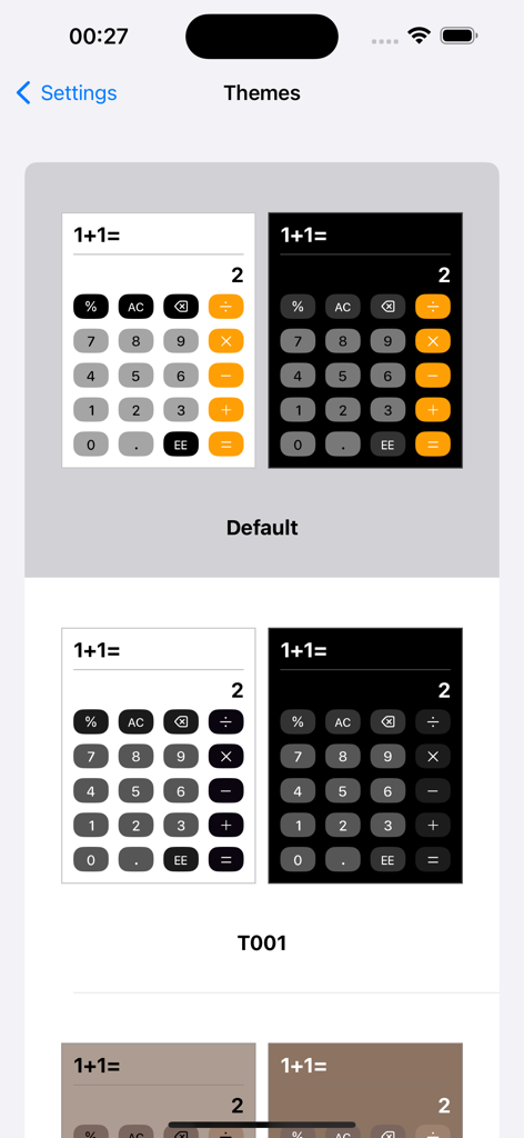 Pantalla de configuración de temas de la aplicación Calculadora mostrando varias opciones de skins en modo claro y oscuro