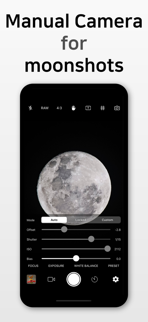 Yamera (Manual Camera) - Interfaccia dell'app Yamera che mostra i controlli manuali di esposizione e otturatore per uno scatto dettagliato della luna.