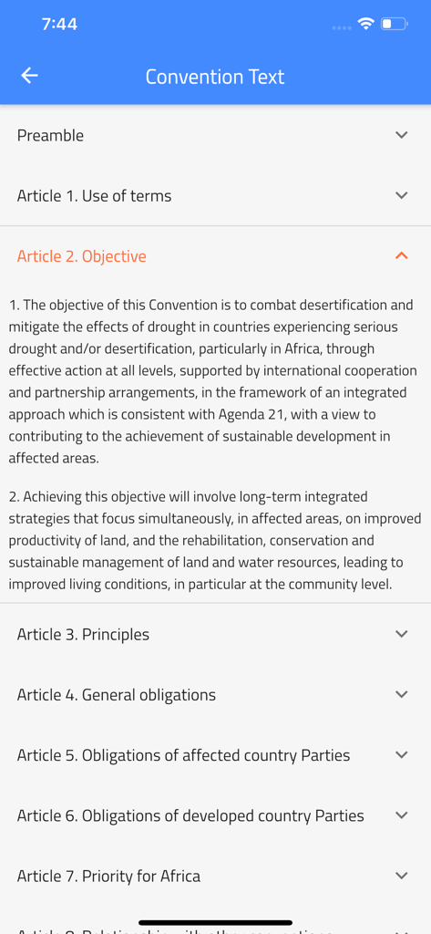 Interfaz de aplicación móvil que muestra el Texto de la Convención de la UNCCD con la sección del Artículo 2 Objetivo expandida.
