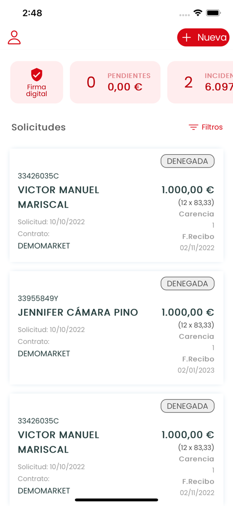 Dashboard-Ansicht der Mikrokredit-App, die eine Liste von Kundenkreditanträgen und Statuszusammenfassungen für Agenten anzeigt.
