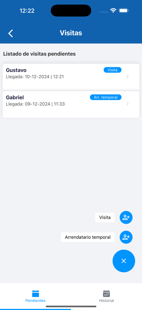 Mobile screen showing a list of pending visitors and guest access registration options in the Edifito app