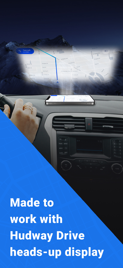 Interfaz de la aplicación Navegación GPS en Vivo proyectada en una pantalla de visualización frontal Hudway Drive en un coche