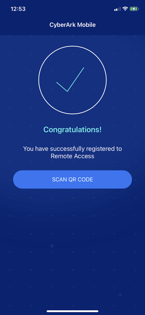 CyberArk Mobile - Tela de confirmação do CyberArk Mobile para registro bem-sucedido de Acesso Remoto, apresentando um sinal de verificação e o botão digitalizar QR code
