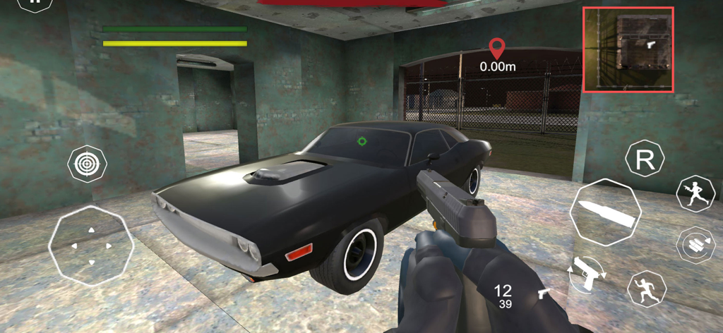 Zombie Games Survival Shooting - Jugabilidad de disparos en primera persona que muestra un personaje sosteniendo una pistola junto a un muscle car negro en un entorno de garaje