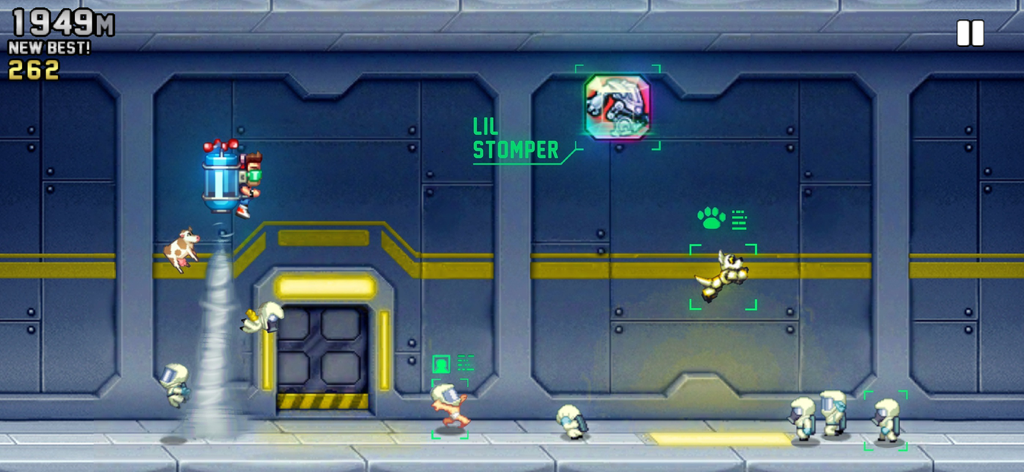 Screenshot di gameplay di Jetpack Joyride con Barry Steakfries che vola con un jetpack e un'icona del potenziamento Lil Stomper