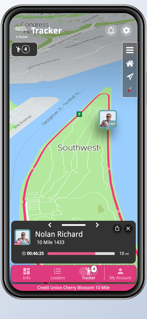 Cherry Blossom 10 Mile & 5K - Ein Live-Läufer-Tracking-Bildschirm in der Cherry Blossom 10 Meilen App, der den Standort und den Rennfortschritt eines Teilnehmers auf einer Karte von Washington DC zeigt.