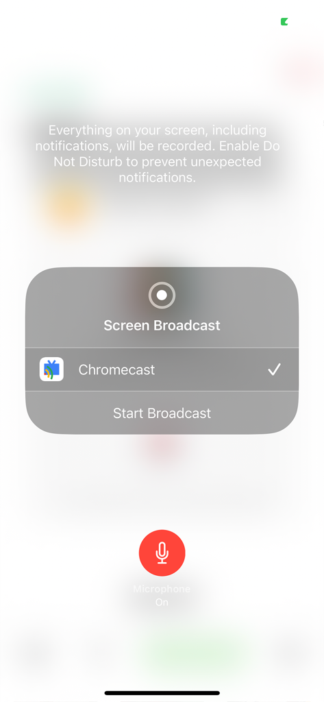 iPhone-Bildschirmübertragungs-Oberfläche mit ausgewähltem Chromecast und eingeschaltetem Mikrofon