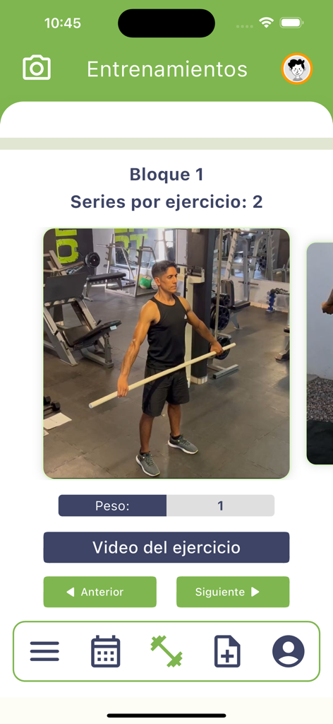 Enforma digital - Mobile interface of the Enforma digital app showing a gym workout demonstration and exercise progress tracking.