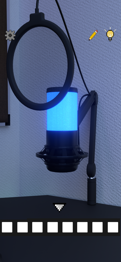 脱出ゲーム  ゲーム配信者の家から出たい - Primer plano de un micrófono de juego azul brillante en un brazo articulado en una configuración de estudio.