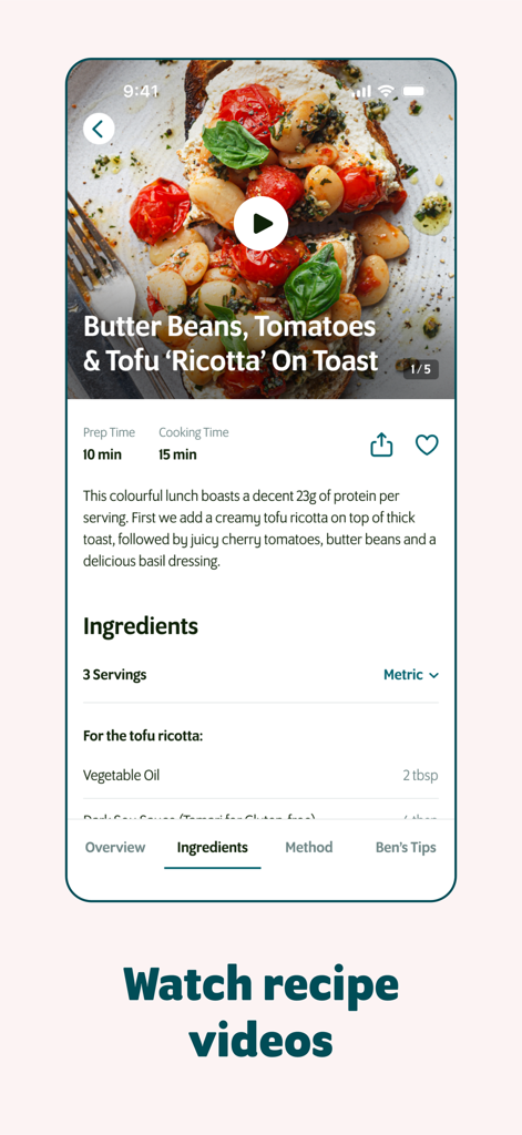Page de recette de l'application SO VEGAN pour ricotta de tofu sur toast avec un bouton de lecture vidéo et une liste d'ingrédients