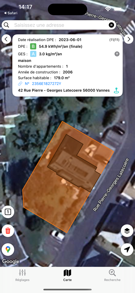 Coo - Vista de mapa de satélite de um lote de casa em Vannes mostrando a eficiência energética e detalhes do edifício na aplicação móvel Coo