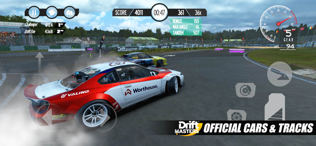 Drift Runner: Racing Masters - 공식 트랙에서 Worthouse 차량과 함께 탠덤 드리프트 배틀을 보여주는 Drift Runner Racing Masters의 게임 플레이