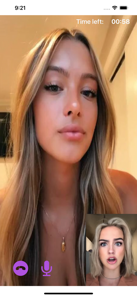 Cuff: Video Chat, Make Friends - Dos mujeres participando en una sesión de chat de video en vivo en la aplicación Cuff con un temporizador de cuenta regresiva de dos minutos mostrado en la parte superior.