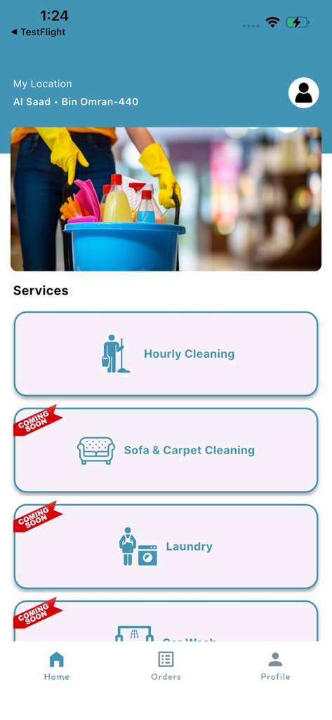 A2M Serve - A2M Serveモバイルアプリのサービス選択画面。カタールのドーハでの時間単位の清掃と今後のランドリーサービスを表示