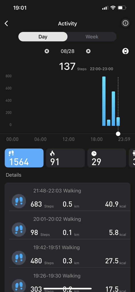 Zeroner(Zeroner health Pro) - Zeroner health Pro app activity screen showing daily step count and walking history