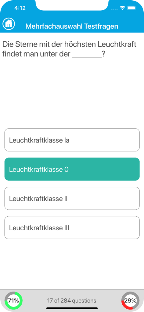 Die Astronomie Quiz - Screenshot einer Multiple-Choice-Frage zu stellaren Leuchtkraftklassen in der Die Astronomie Quiz App, die Fortschritts- und Genauigkeitsstatistiken anzeigt.