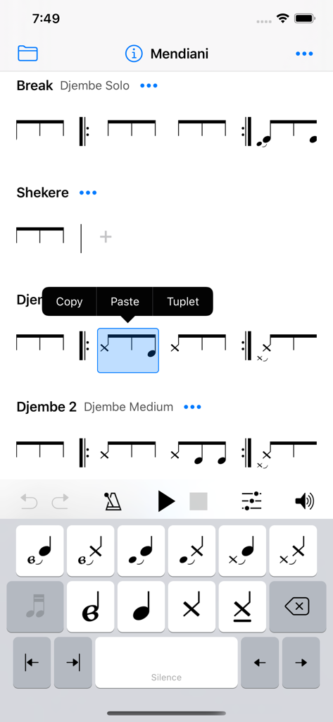 Editor de notación musical en la aplicación DjembeTime con un teclado de percusión personalizado.