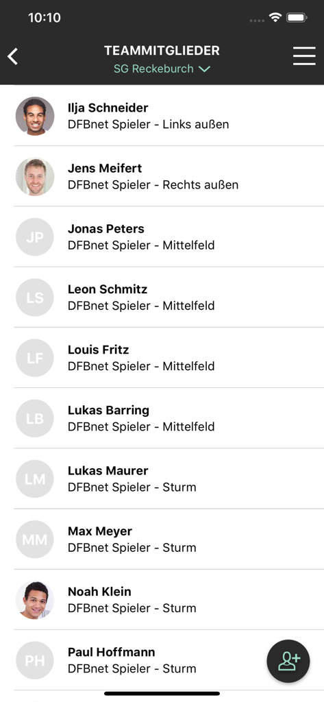 TEAMPUNKT - A list of soccer team members with names and field positions in the TEAMPUNKT management app.