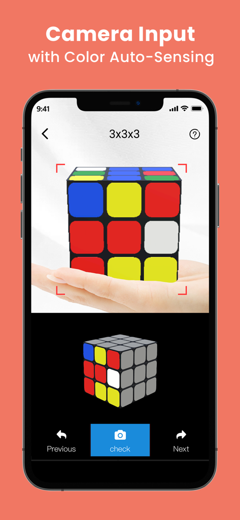 Un smartphone utilisant la détection automatique par caméra IA pour scanner un Rubik's Cube 3x3 afin de le résoudre.