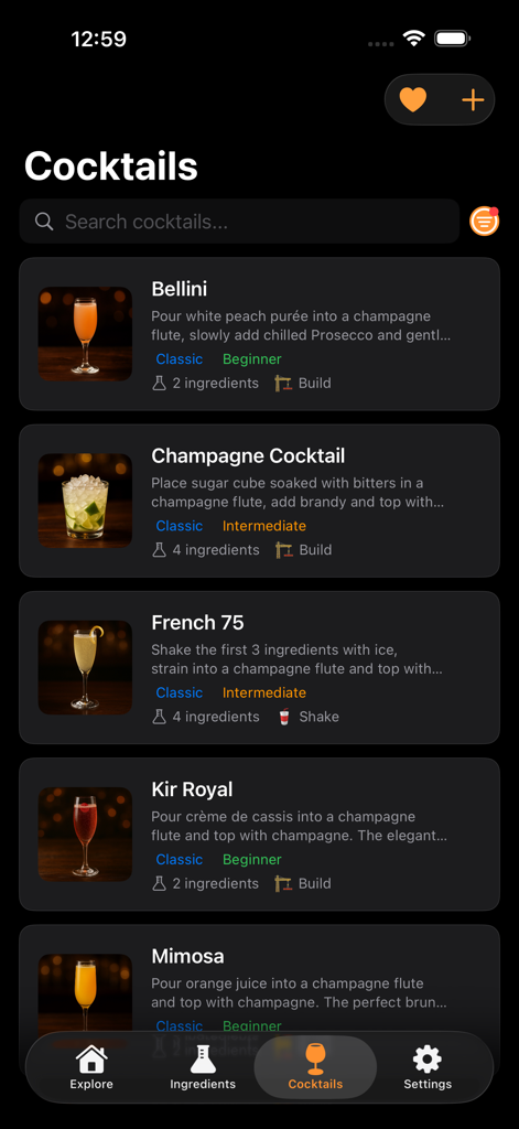 Eine Liste klassischer Cocktailrezepte in der ShakeIt-App, die Zutaten und Zubereitungsschritte für Getränke wie Bellini und French 75 zeigt.