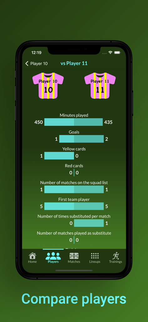 Football Coach Manager - Interfaz de la aplicación Football Coach Manager que compara las estadísticas de rendimiento entre dos jugadores de fútbol, incluidos los minutos jugados y los goles.