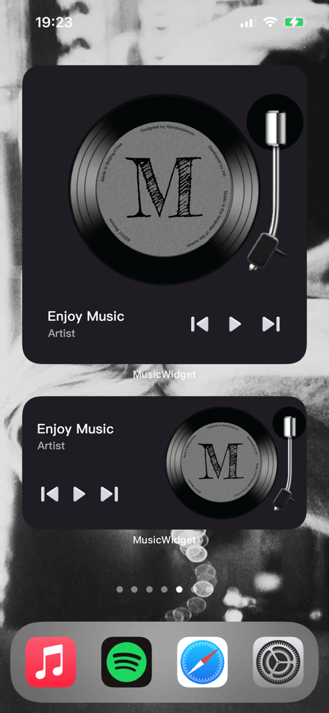 Muwi: Music Widget - Two retro vinyl player widgets on an iPhone home screen