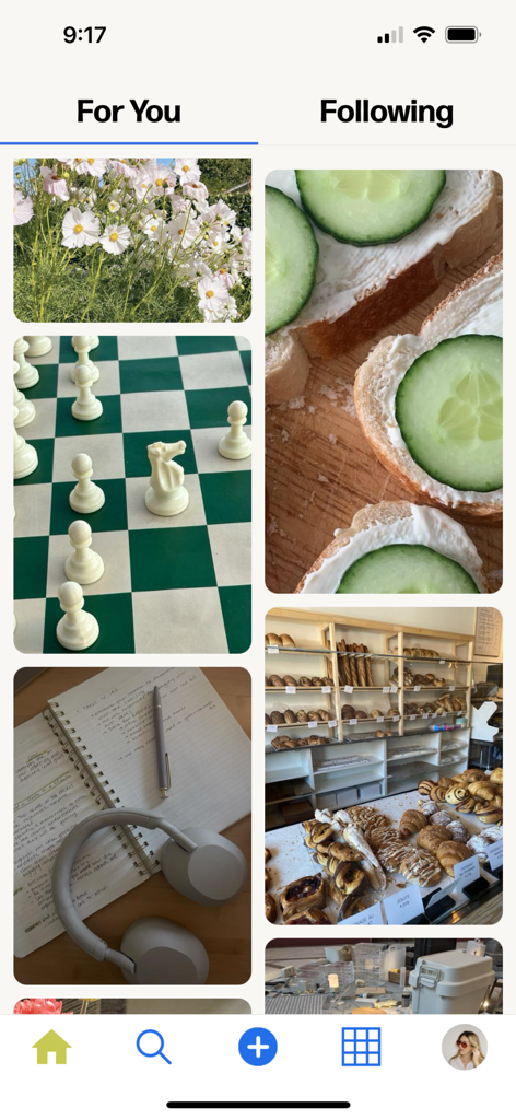 Uma tela mostrando o feed Para Você do aplicativo Dupe Photos com fotografia de estilo de vida estética