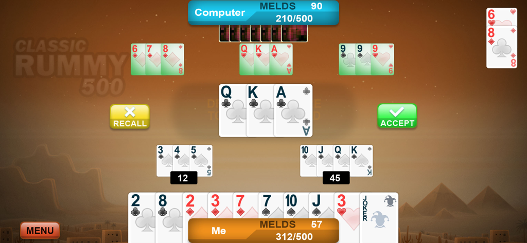 Rummy 500 Classic fun game - Pantalla de juego de Rummy 500 Classic mostrando combinaciones de cartas y puntuaciones de jugadores con un telón de fondo desértico