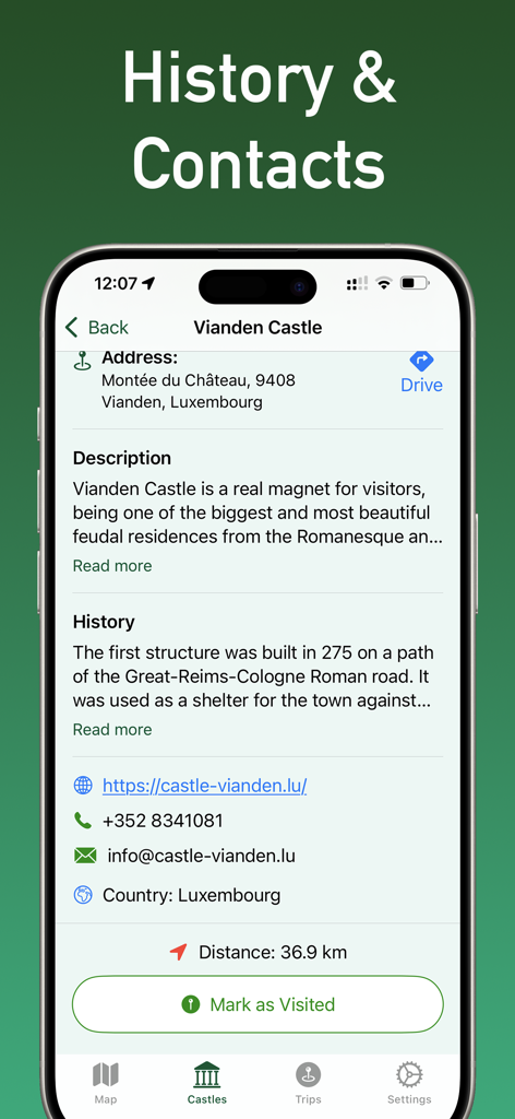 Interfaccia dell'app mobile che mostra la storia e le informazioni di contatto per il Castello di Vianden