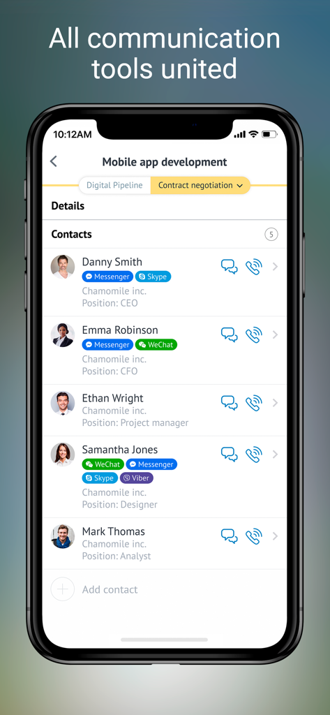 amoCRM 2.0 - amoCRM 2.0モバイルインターフェース。統合メッセージングアプリを持つ連絡先リストが表示されています。